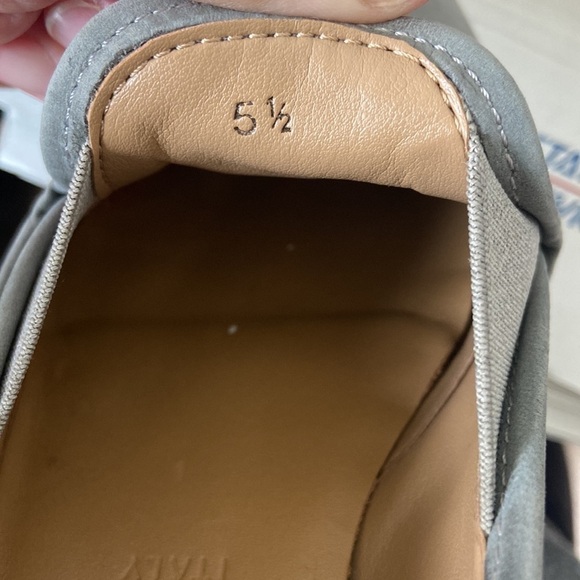 Everlane Grey Nubuck Street Flat Size 5 1/2 - Picture 8 of 8